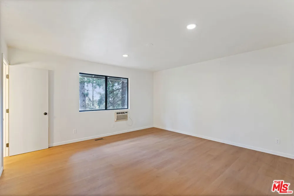 24612 Bernard Drive Crestline, CA 92325