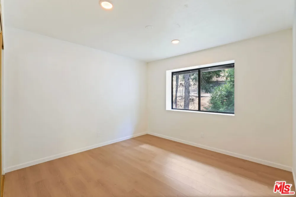 24612 Bernard Drive Crestline, CA 92325