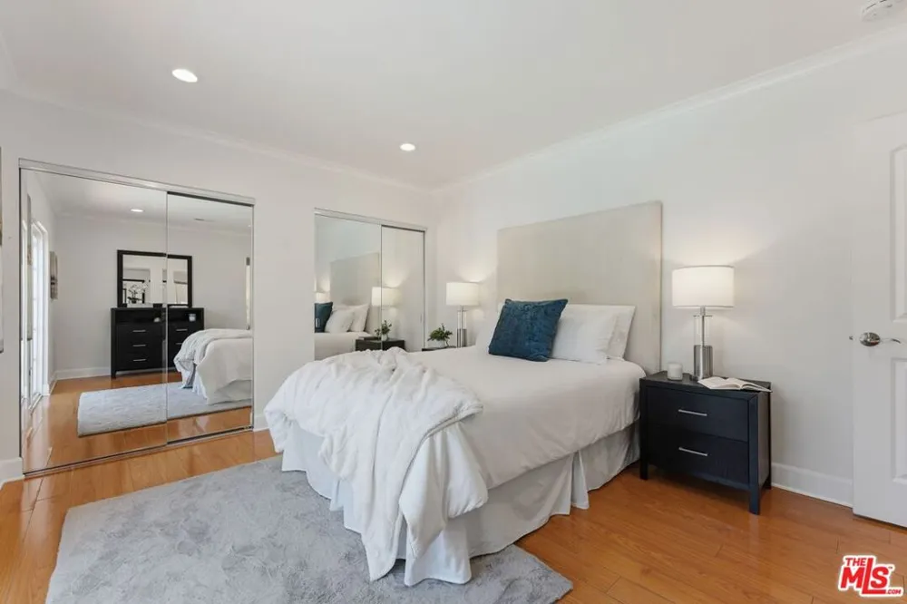 17827 Burbank Boulevard Los Angeles, CA 91316