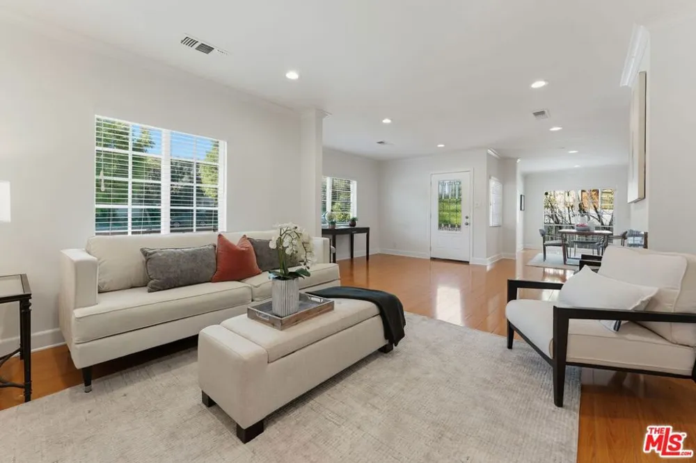 17827 Burbank Boulevard Los Angeles, CA 91316