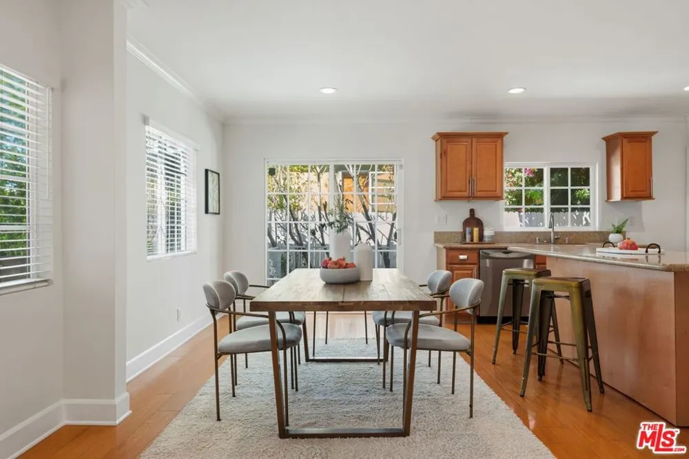 17827 Burbank Boulevard Los Angeles, CA 91316