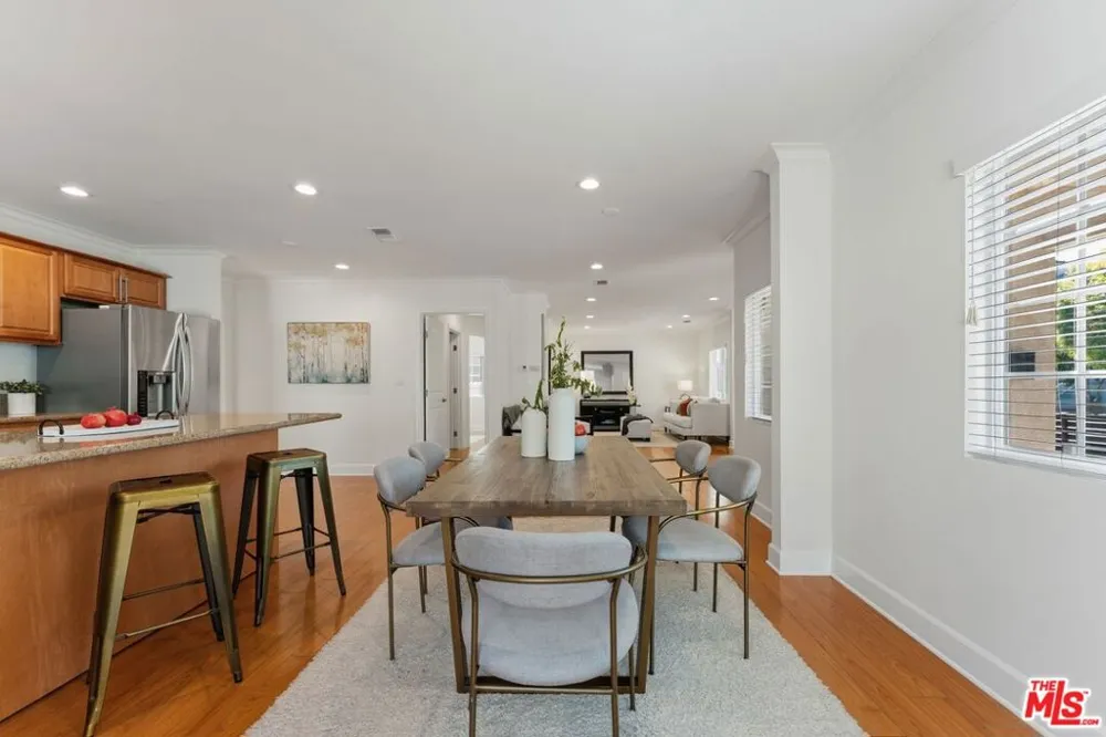 17827 Burbank Boulevard Los Angeles, CA 91316