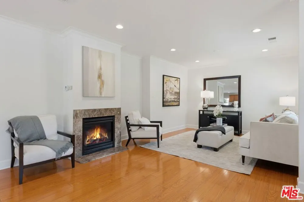 17827 Burbank Boulevard Los Angeles, CA 91316