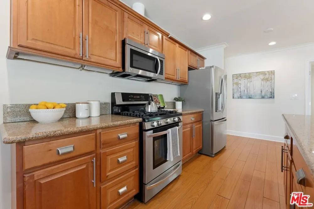 17827 Burbank Boulevard Los Angeles, CA 91316
