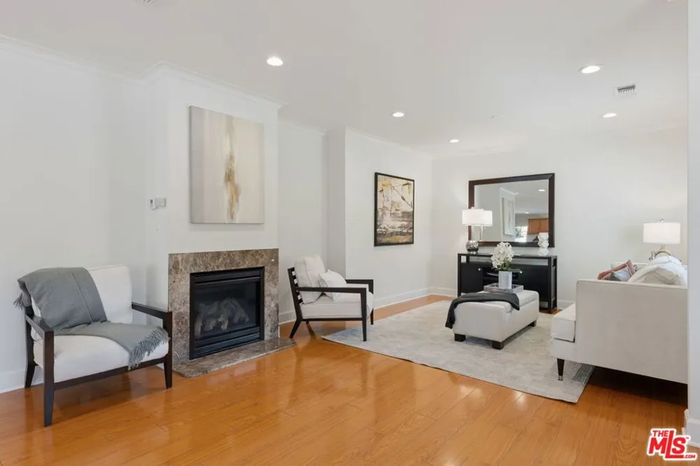17827 Burbank Boulevard Los Angeles, CA 91316
