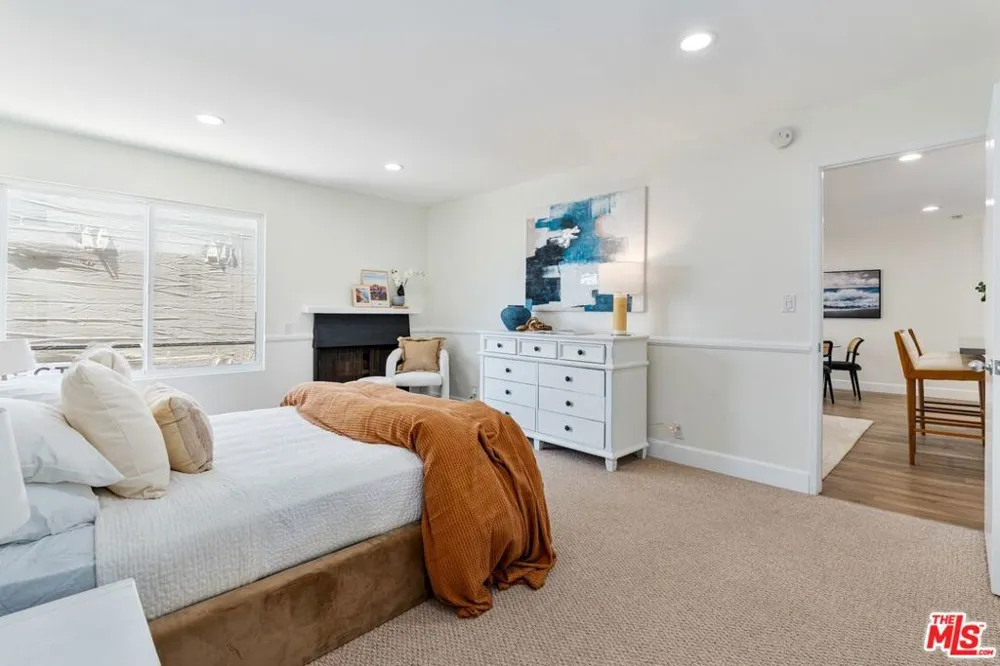 16 S Quarterdeck Street #201 Los Angeles, CA 90292