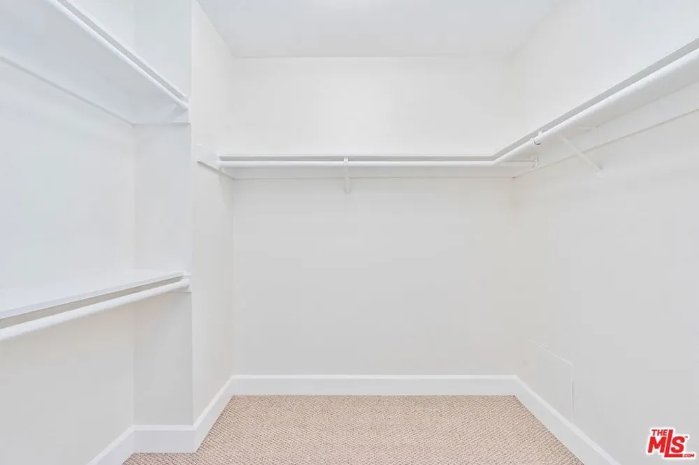16 S Quarterdeck Street #201 Los Angeles, CA 90292