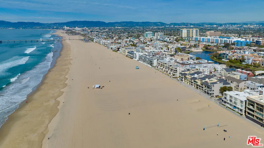 16 S Quarterdeck Street #201 Los Angeles, CA 90292