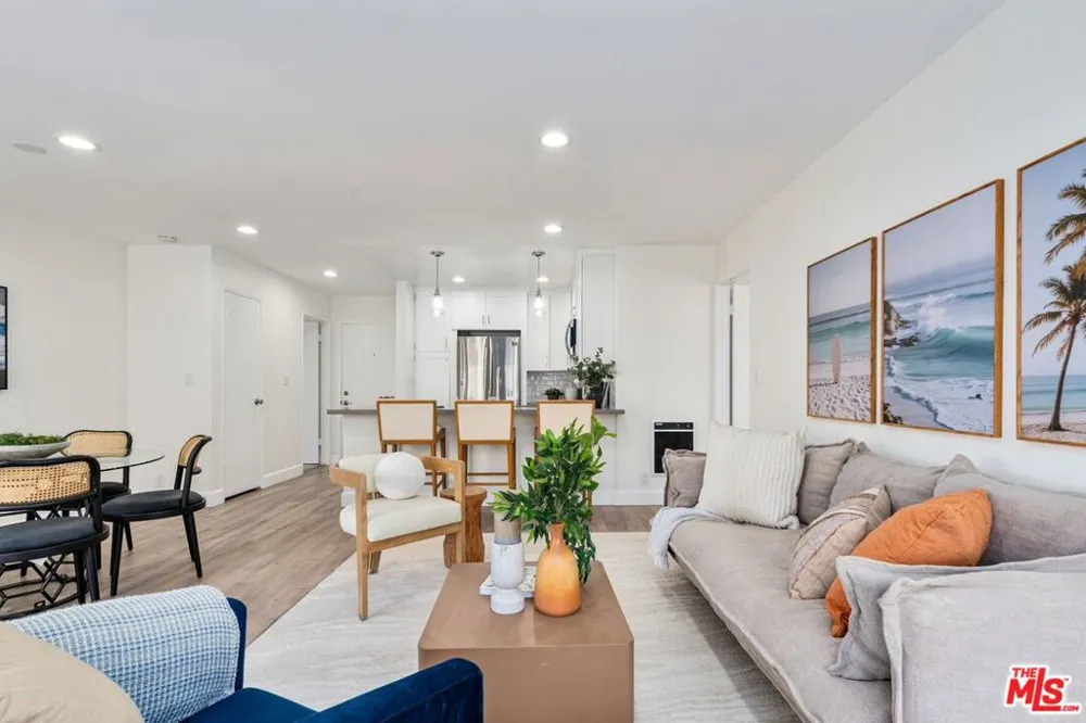 16 S Quarterdeck Street #201 Los Angeles, CA 90292