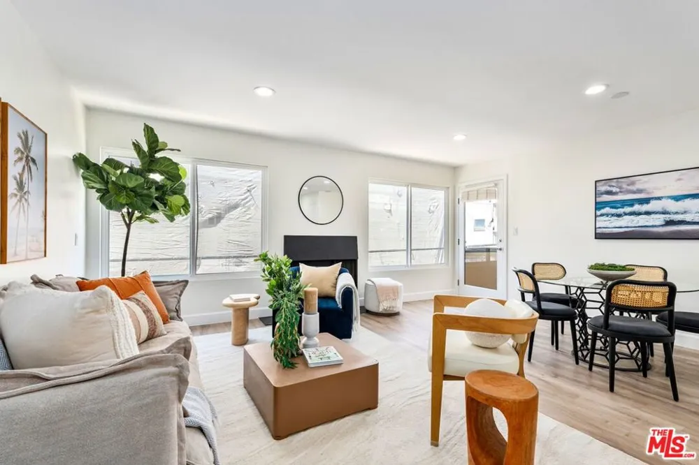 16 S Quarterdeck Street #201 Los Angeles, CA 90292