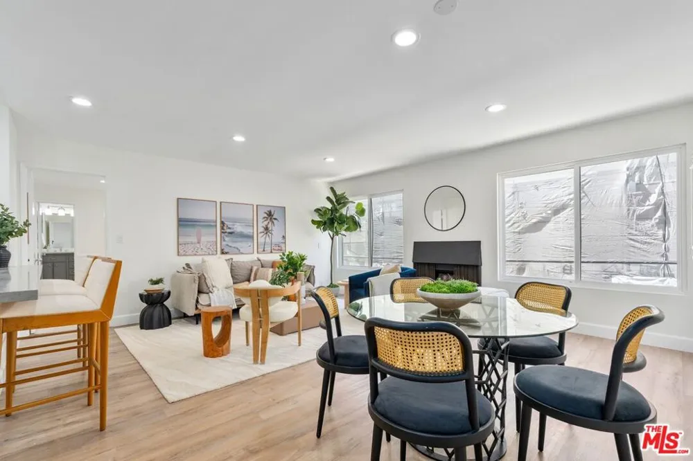 16 S Quarterdeck Street #201 Los Angeles, CA 90292