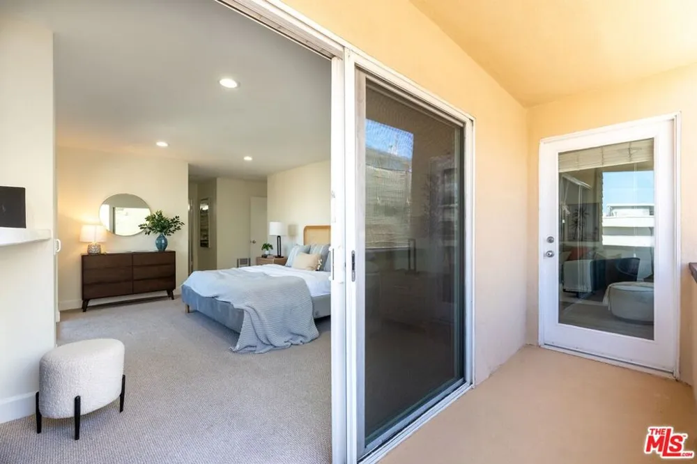 16 S Quarterdeck Street #201 Los Angeles, CA 90292