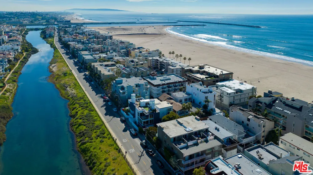 16 S Quarterdeck Street #201 Los Angeles, CA 90292