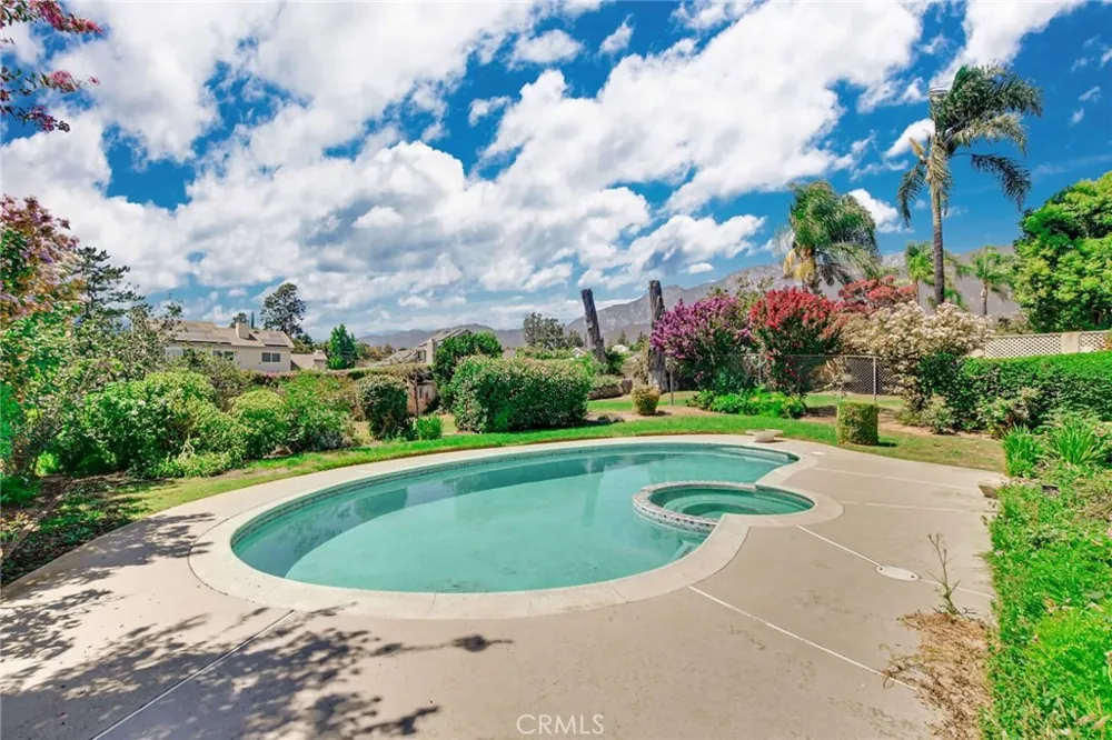 6074 Malachite Avenue Alta Loma, CA 91737