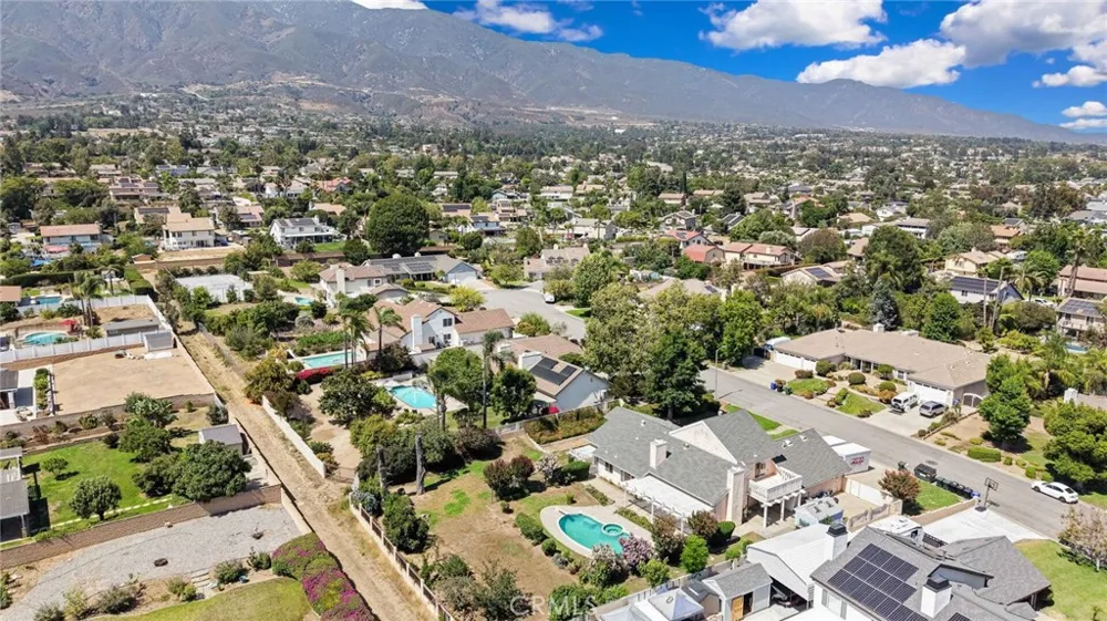 6074 Malachite Avenue Alta Loma, CA 91737