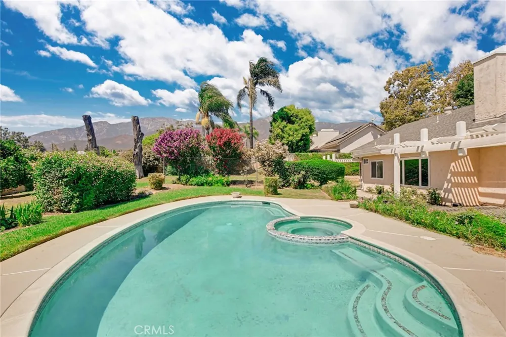 6074 Malachite Avenue Alta Loma, CA 91737