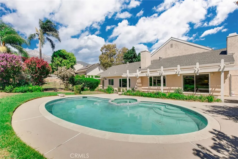 6074 Malachite Avenue Alta Loma, CA 91737