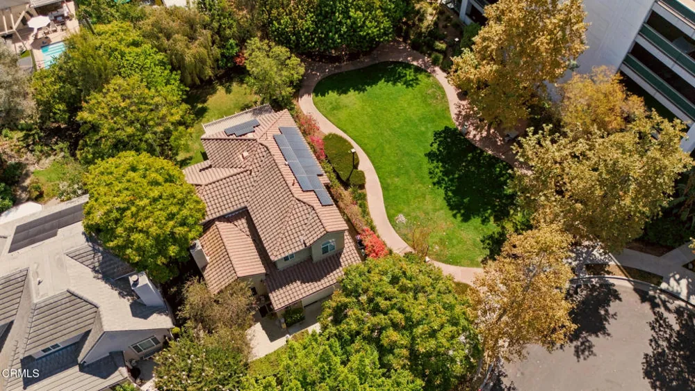 664 S Mansfield Avenue Los Angeles, CA 90036