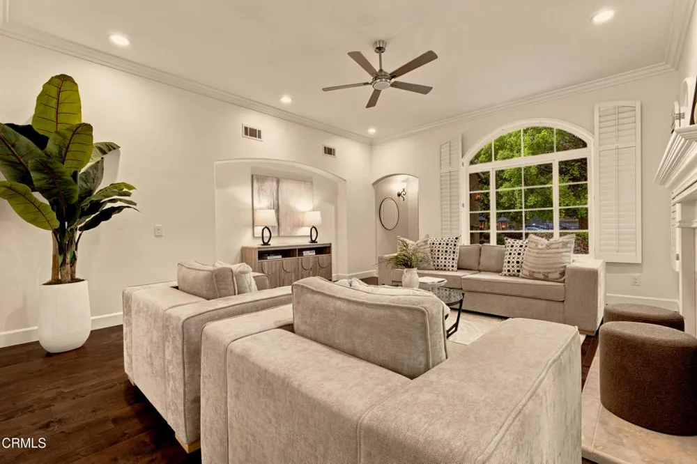 664 S Mansfield Avenue Los Angeles, CA 90036