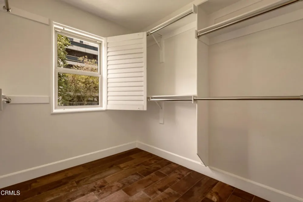 664 S Mansfield Avenue Los Angeles, CA 90036