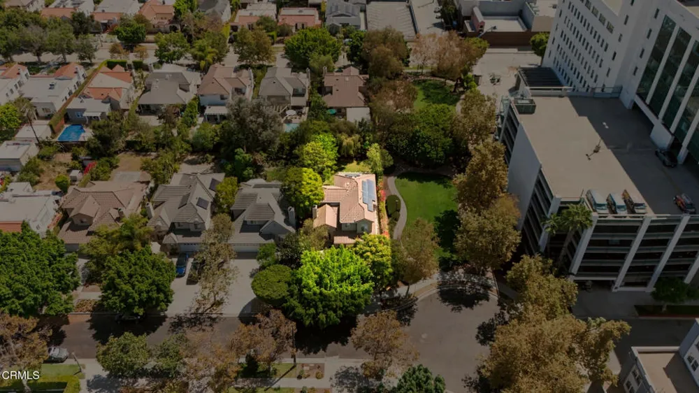664 S Mansfield Avenue Los Angeles, CA 90036