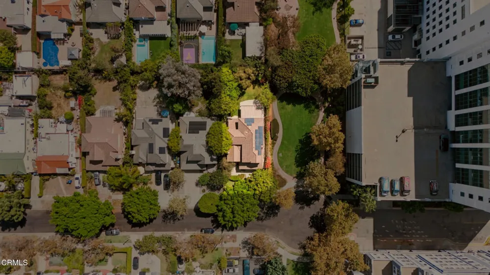 664 S Mansfield Avenue Los Angeles, CA 90036