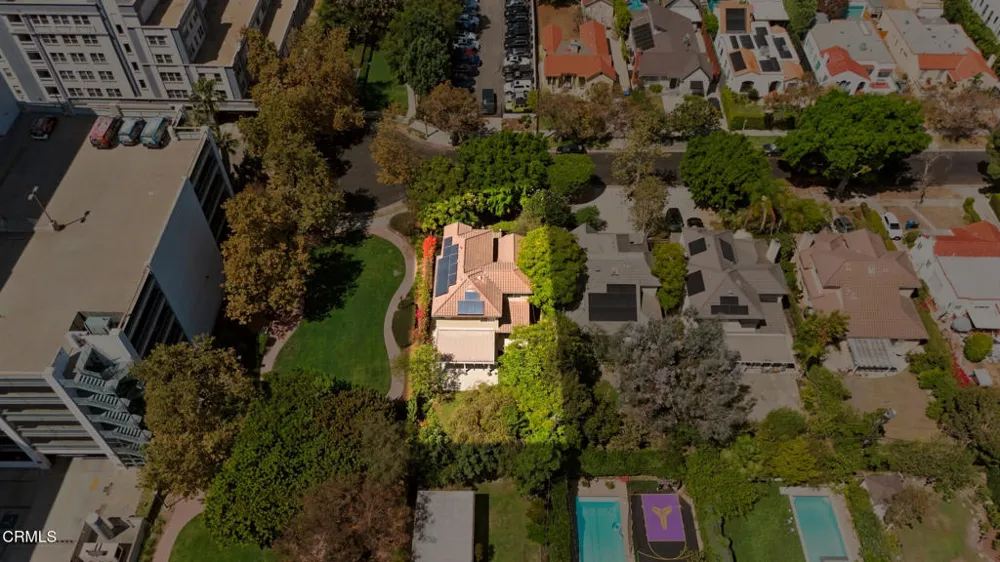 664 S Mansfield Avenue Los Angeles, CA 90036