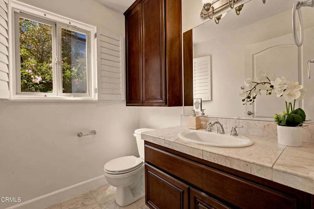 664 S Mansfield Avenue Los Angeles, CA 90036