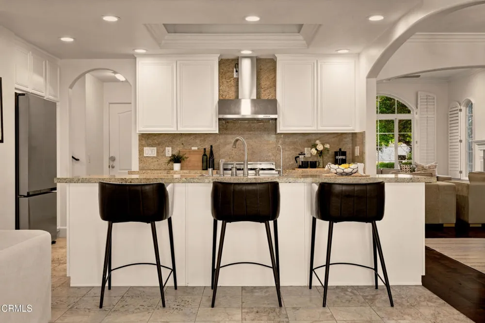 664 S Mansfield Avenue Los Angeles, CA 90036