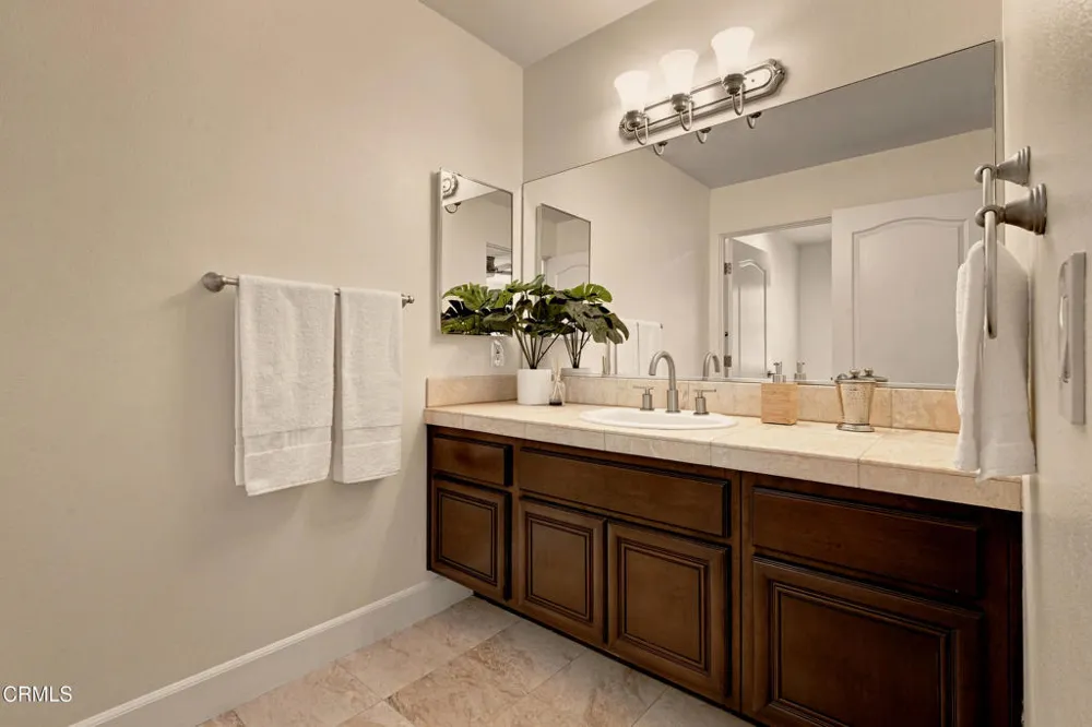 664 S Mansfield Avenue Los Angeles, CA 90036