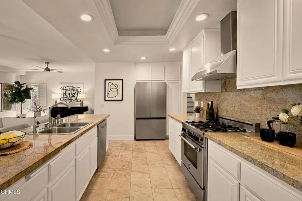 664 S Mansfield Avenue Los Angeles, CA 90036
