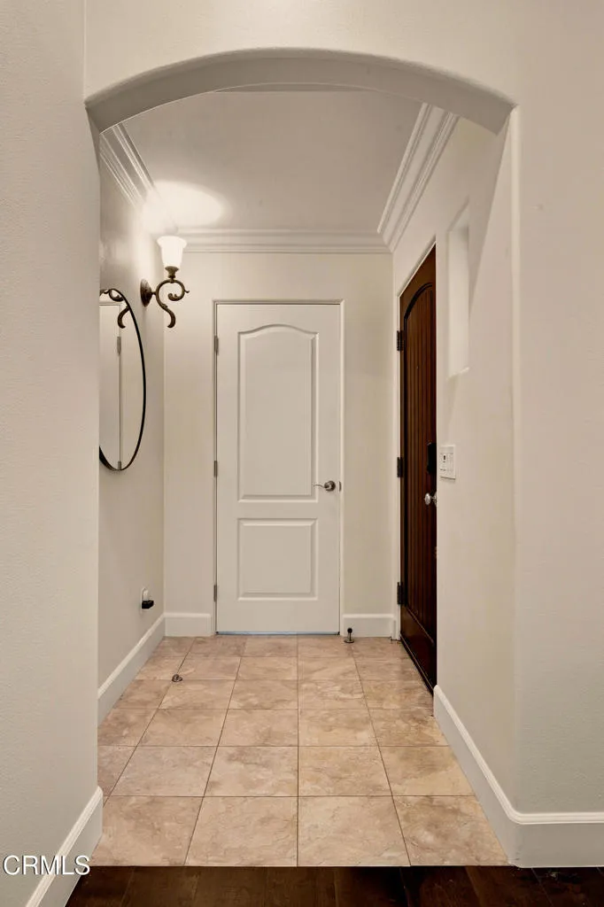 664 S Mansfield Avenue Los Angeles, CA 90036