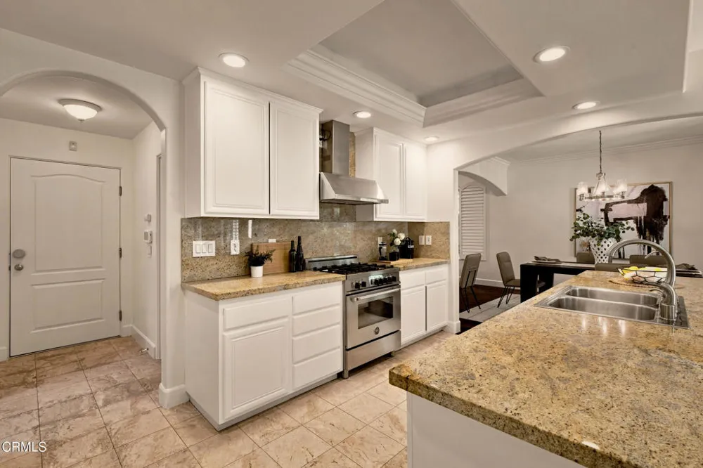664 S Mansfield Avenue Los Angeles, CA 90036