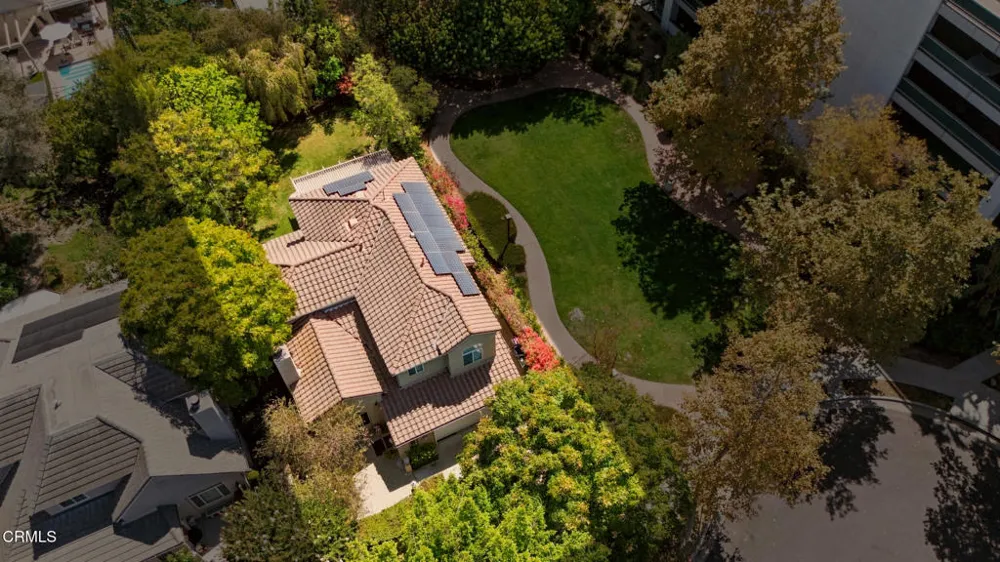 664 S Mansfield Avenue Los Angeles, CA 90036