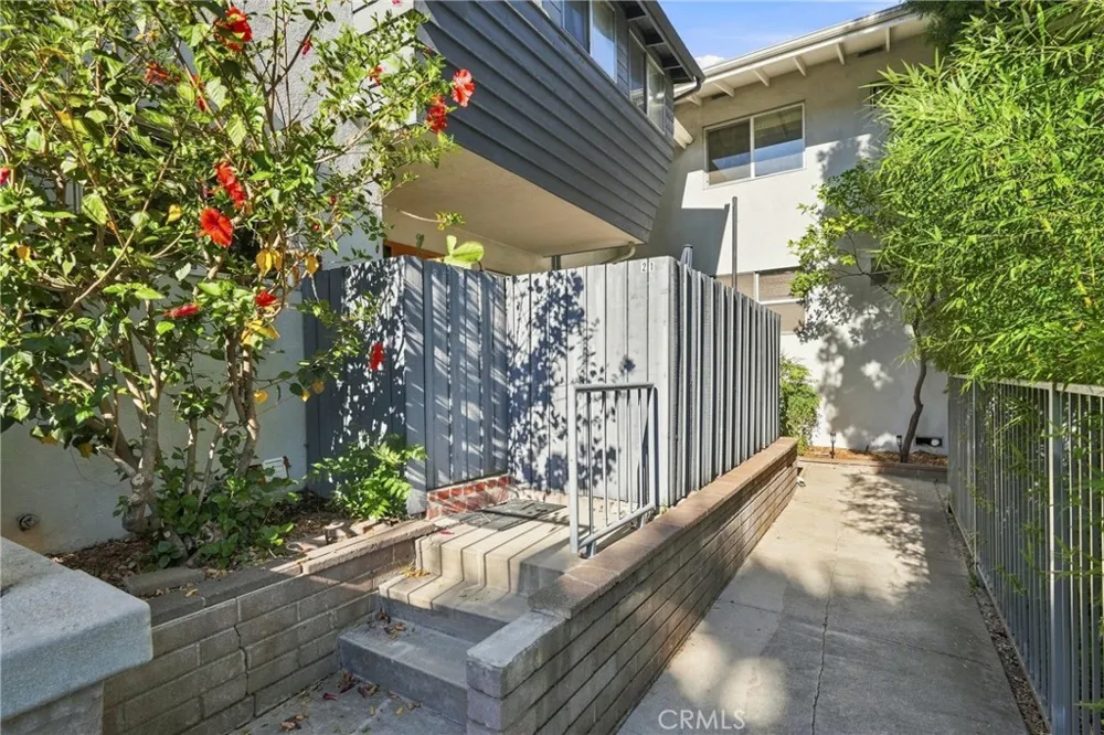6400 Primrose #21 Los Angeles, CA 90068