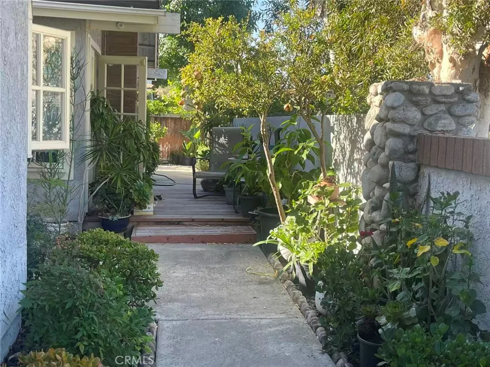 2 Redhawk Irvine, CA 92604