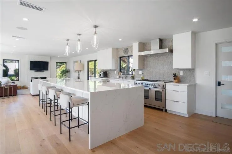 4905 EL ARCO IRIS Rancho Santa Fe, CA 92067