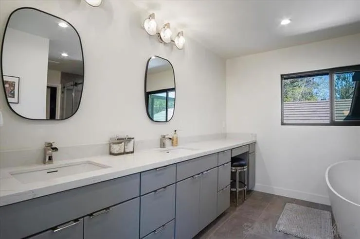 4905 EL ARCO IRIS Rancho Santa Fe, CA 92067