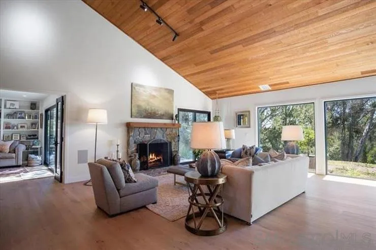 4905 EL ARCO IRIS Rancho Santa Fe, CA 92067