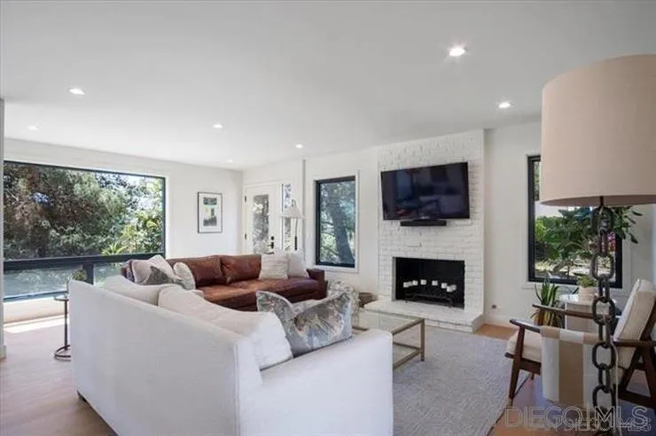 4905 EL ARCO IRIS Rancho Santa Fe, CA 92067