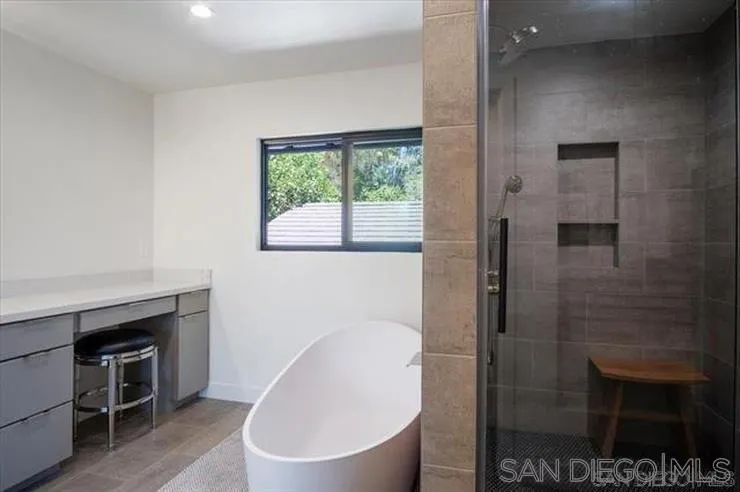 4905 EL ARCO IRIS Rancho Santa Fe, CA 92067