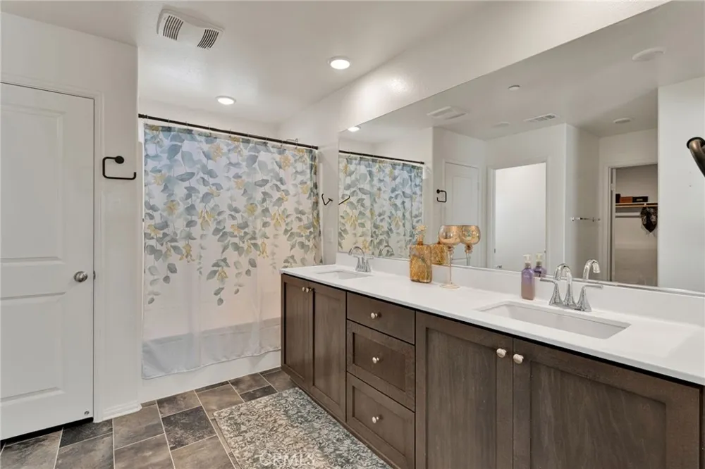 15742 Lorretta Victorville, CA 92394