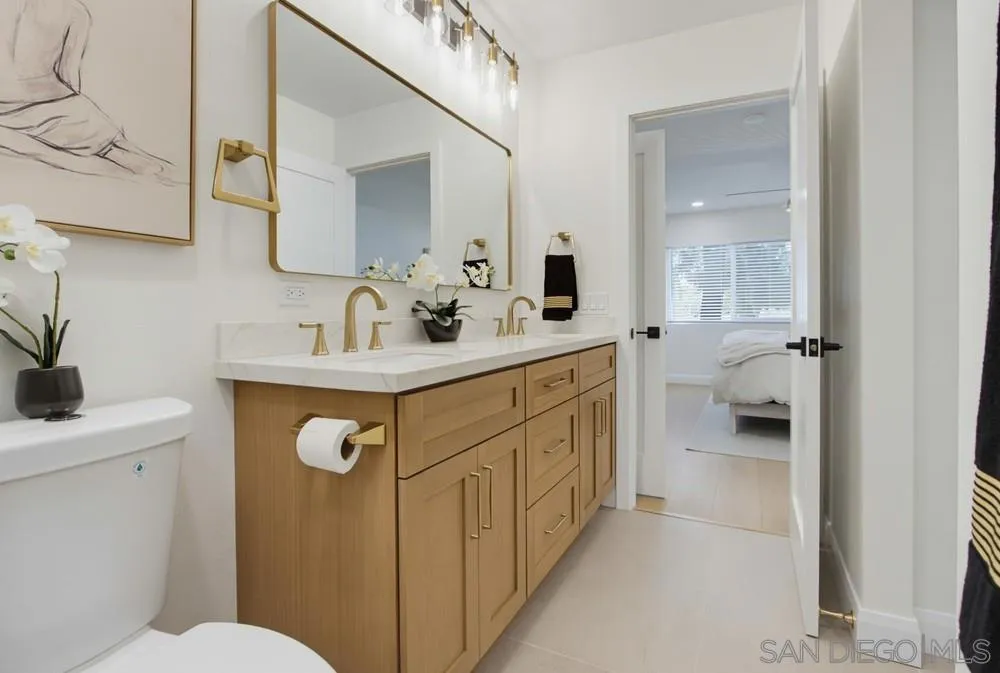 387 Melrose #D Vista, CA 92083