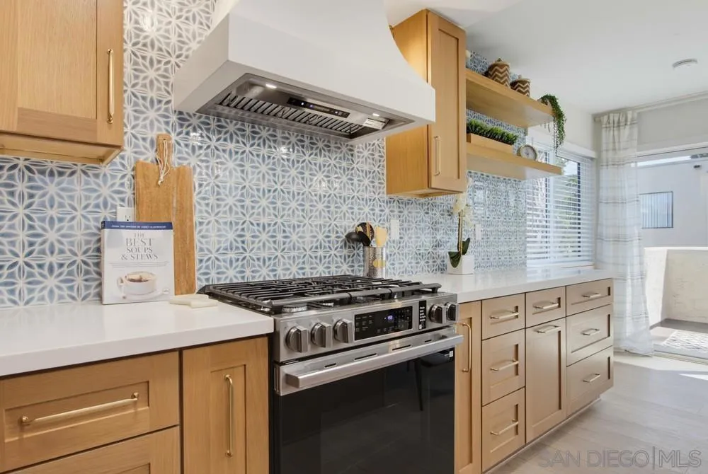 387 Melrose #D Vista, CA 92083