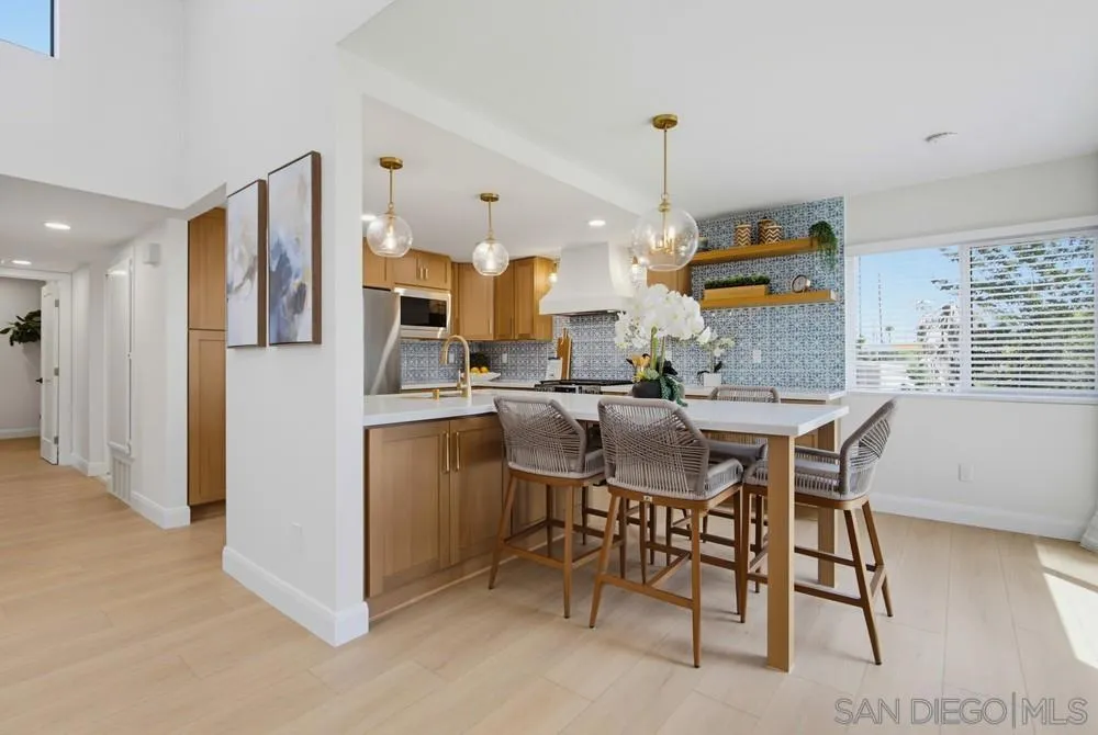 387 Melrose #D Vista, CA 92083