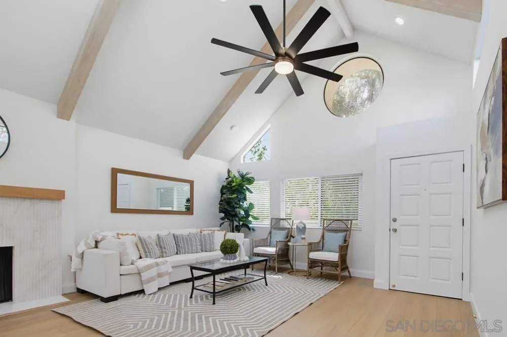 387 Melrose #D Vista, CA 92083