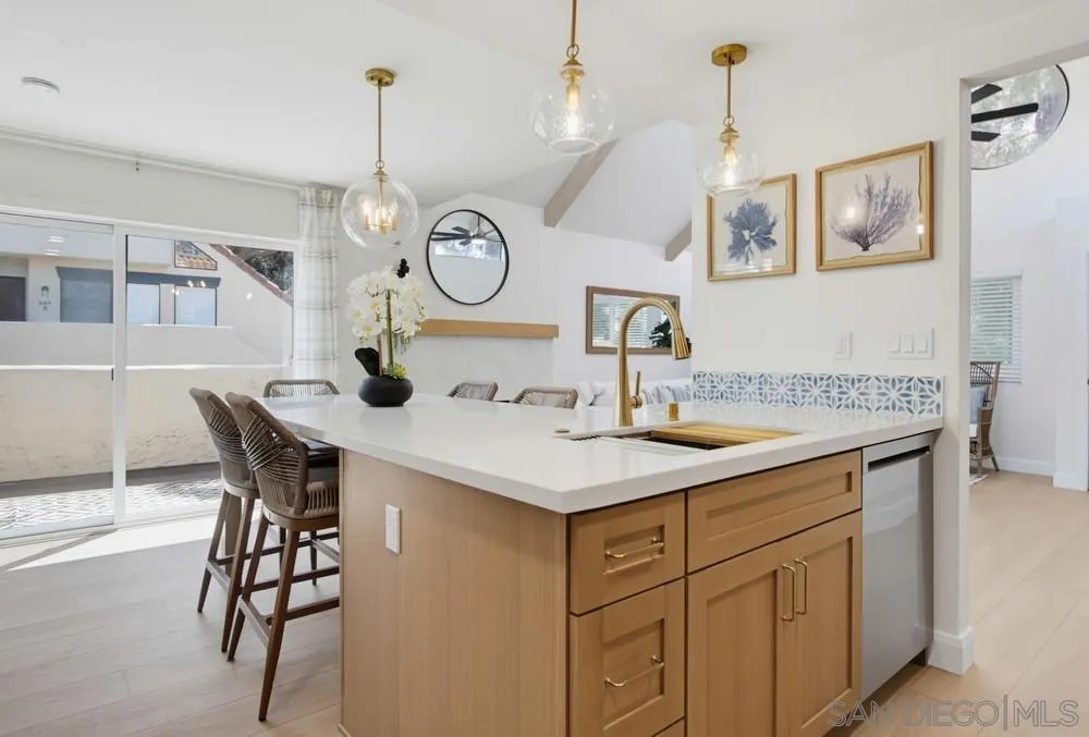 387 Melrose #D Vista, CA 92083