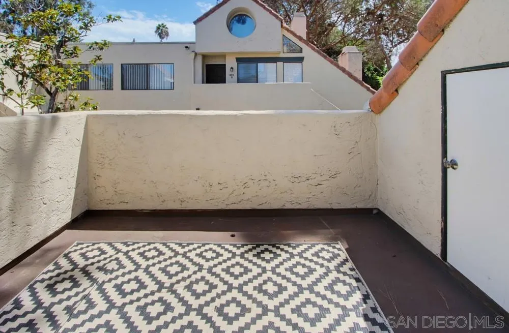 387 Melrose #D Vista, CA 92083