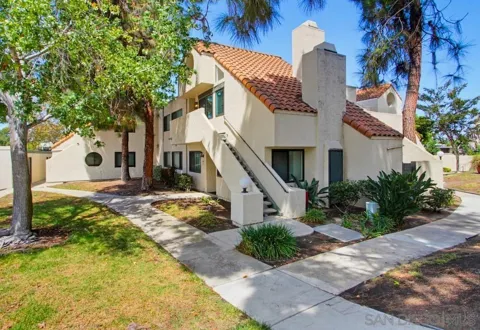 387 Melrose #D