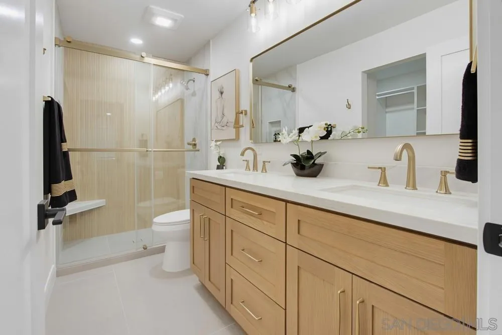 387 Melrose #D Vista, CA 92083